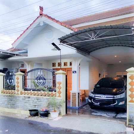 Twentynine Homestay Banyuwangi  Exterior photo